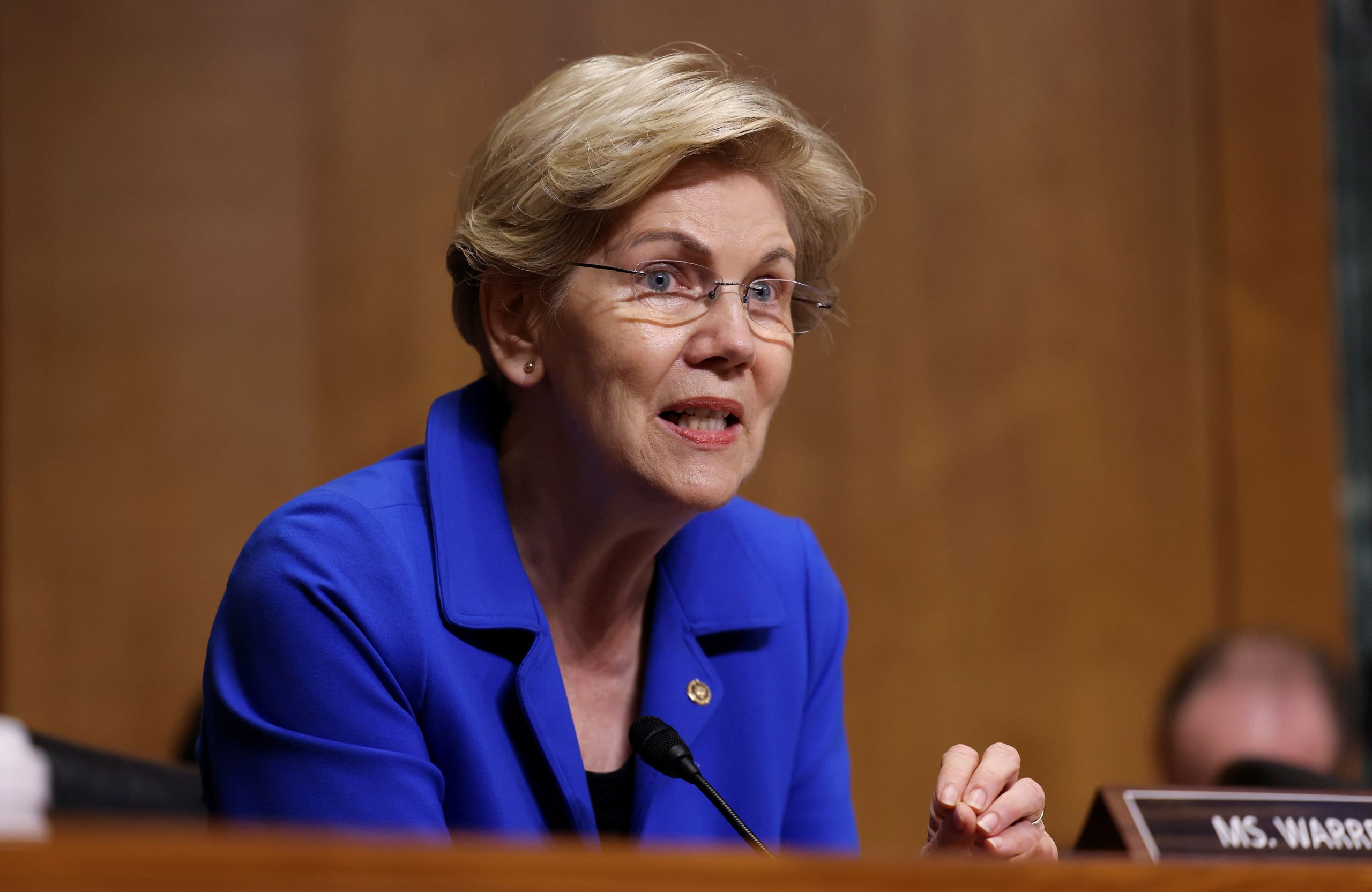 Thượng nghị sĩ Hoa Kỳ Elizabeth Warren Sự thất bại của FTX là lời cảnh