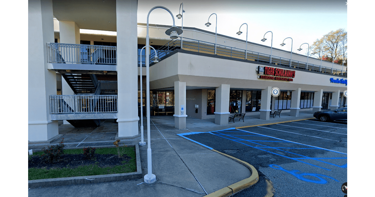 Car Crashes into Strip Mall on Rt. 10 in Parsippany Parsippany, NJ