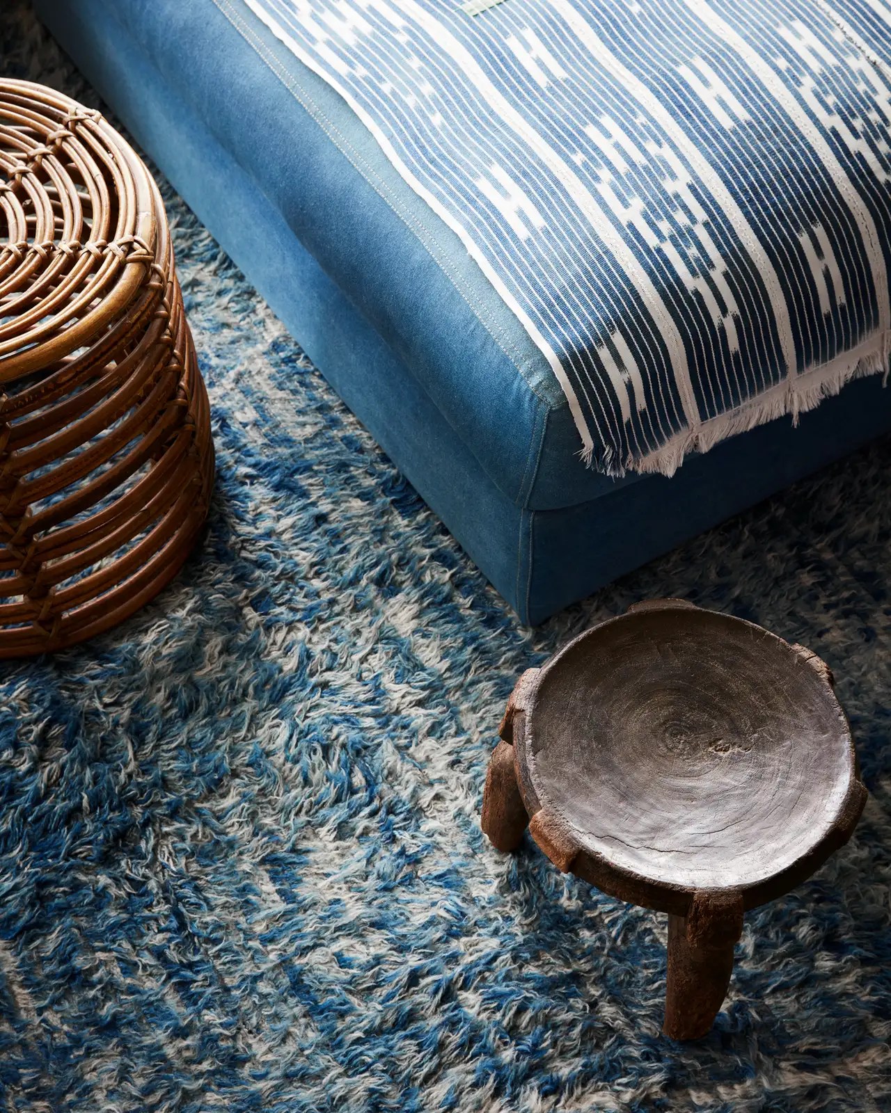 12 Memorable Living Rooms Where Rugs Are The Star!