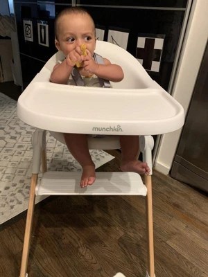 Munchkin Float Easy Clean Foldable High Chair - Compact Modern Design