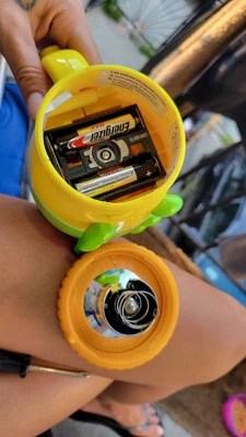 Melissa & Doug Sunny Patch Giddy Buggy Flashlight With Easy-grip Handle