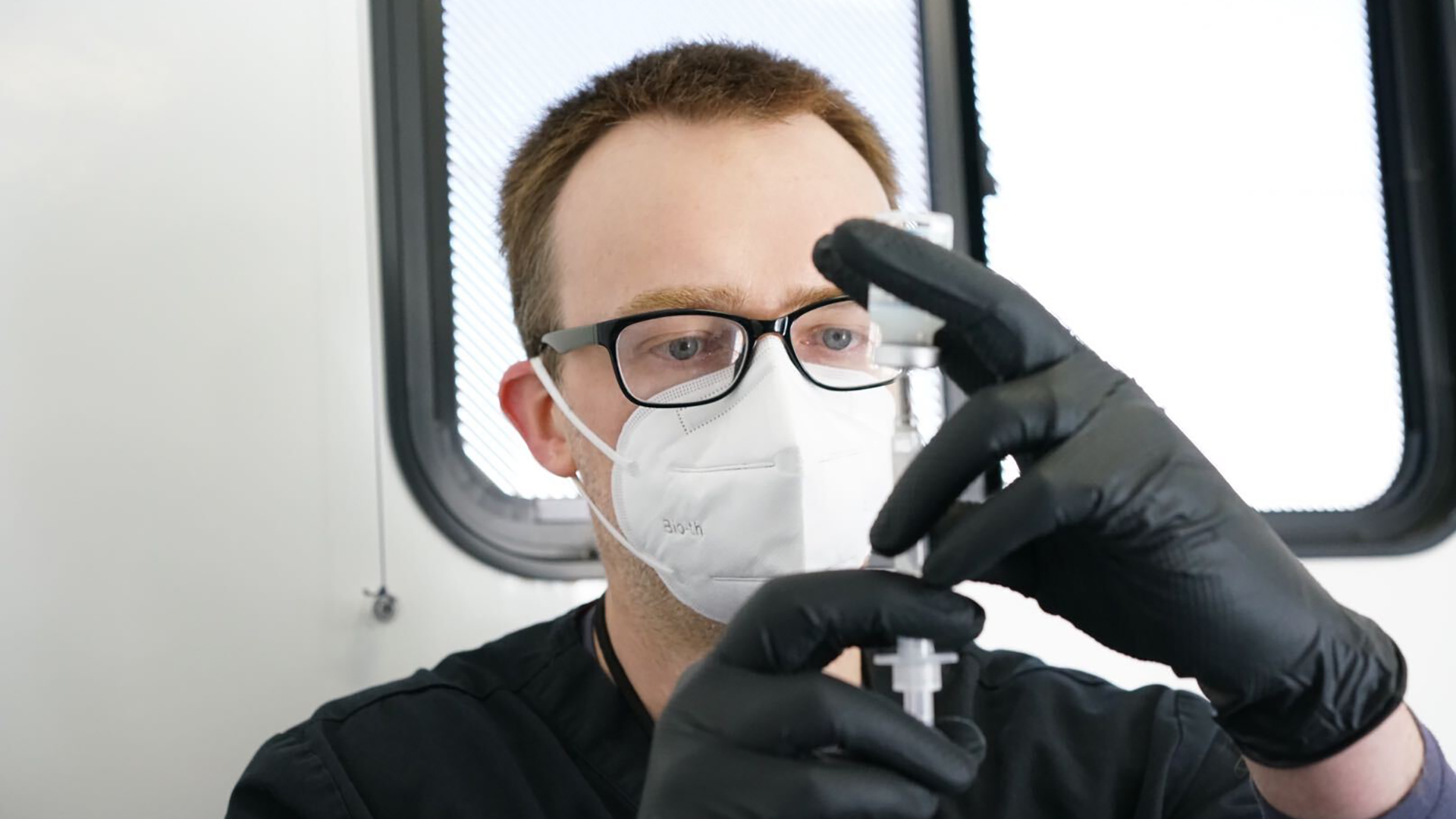 VA Vaccines All veterans and their spouses can get vaccinated at the VA