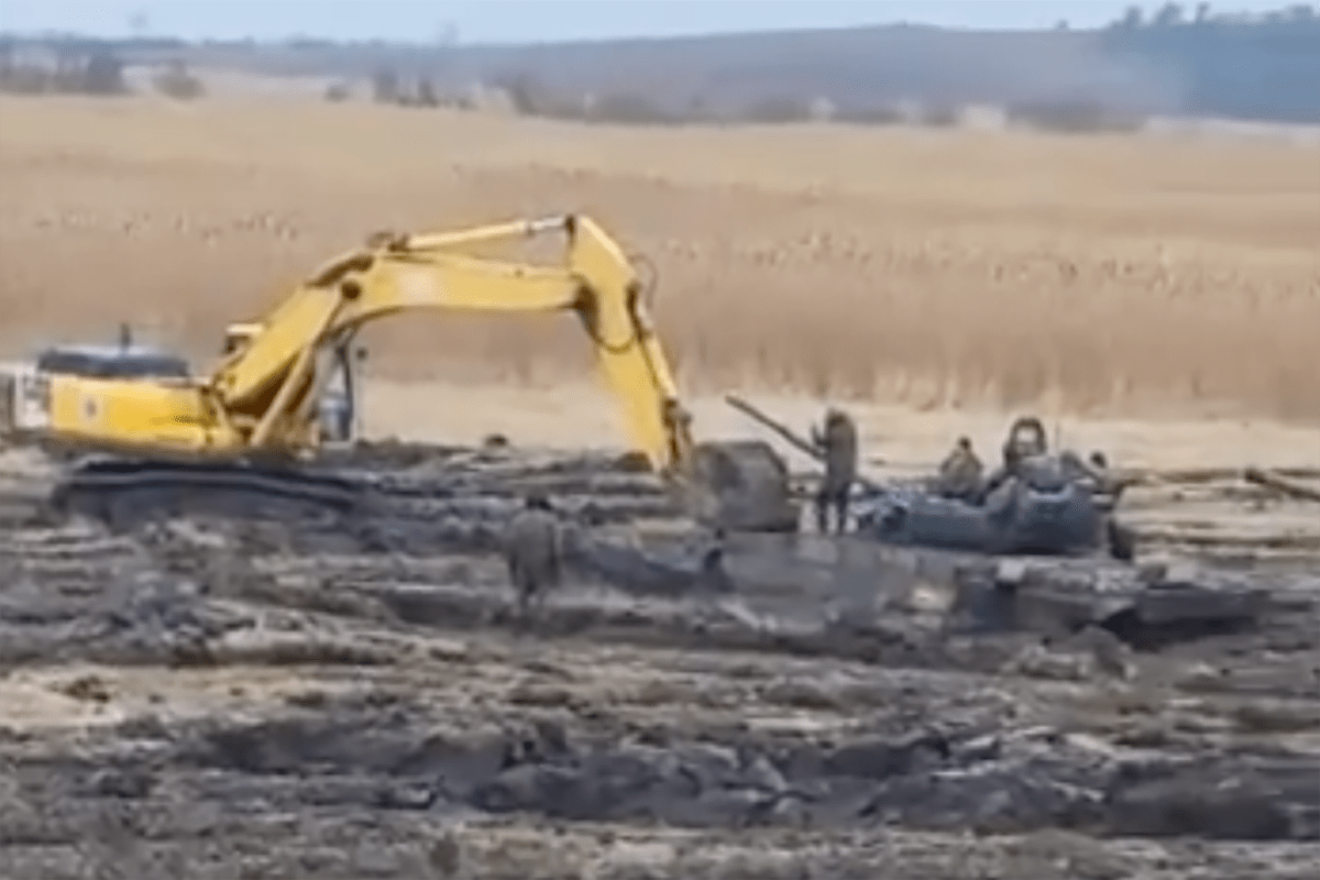 Watch Russian tanks stuck in the mud near Ukraine border Task & Purpose