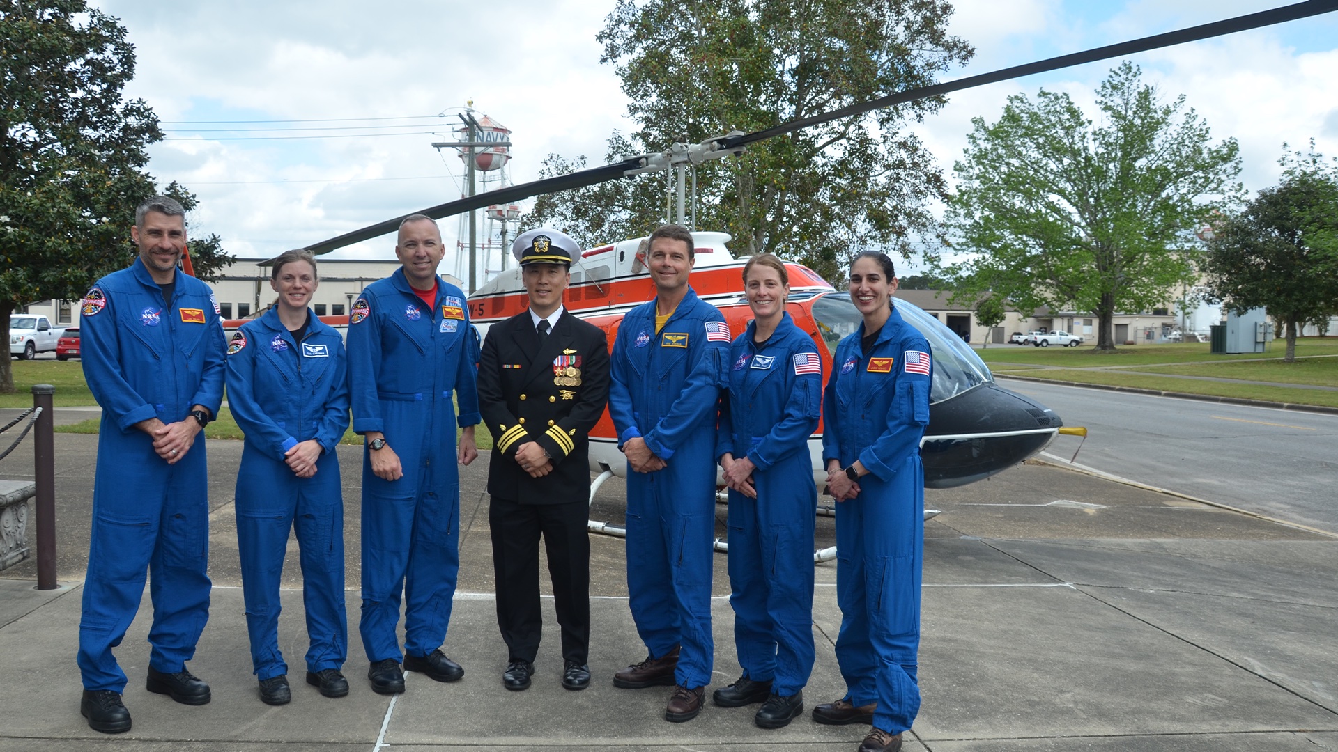 Navy SEAL doctor astronaut Jonny Kim just became a naval aviator