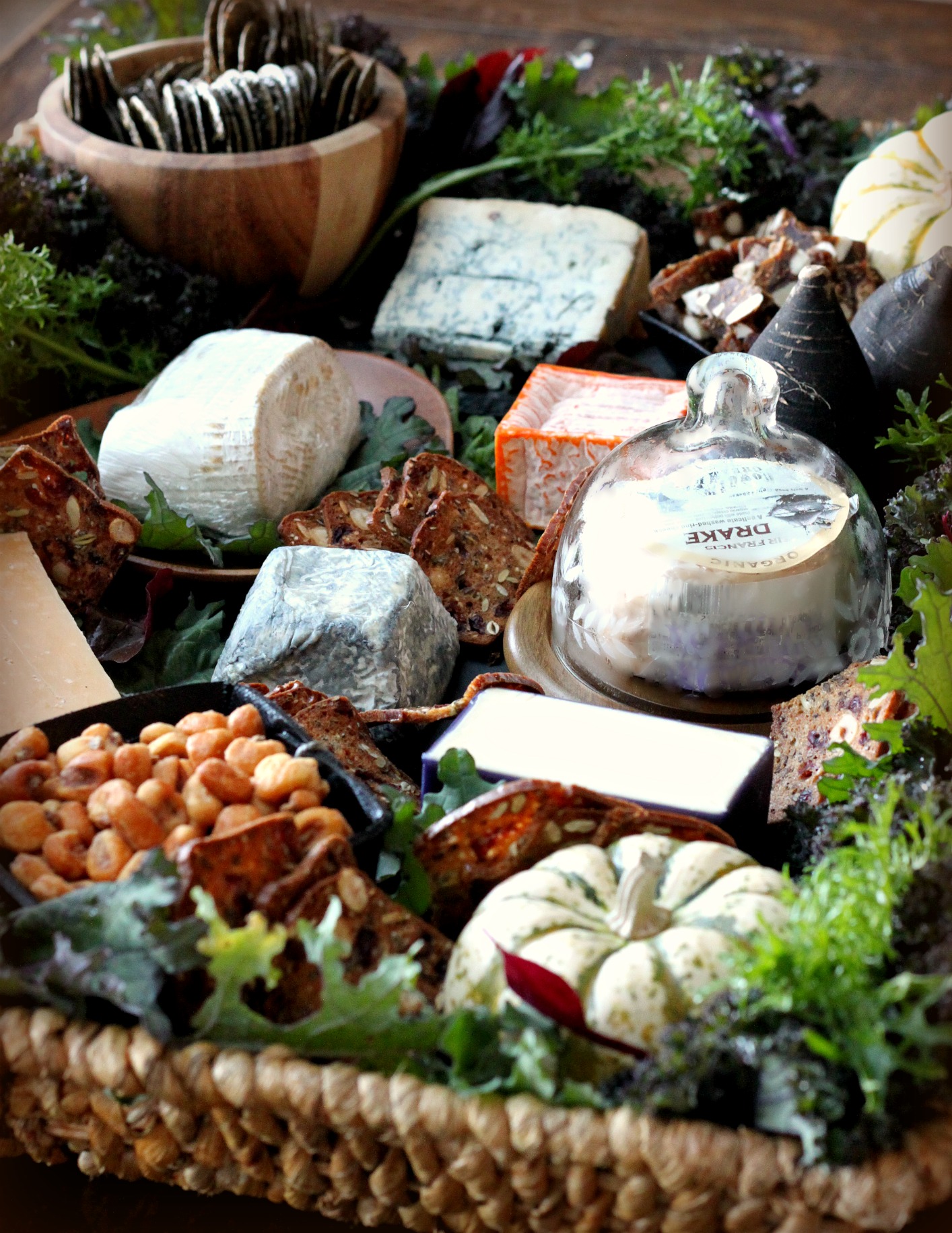 Tips and Treats for a Holiday Cheese Basket TasteFood