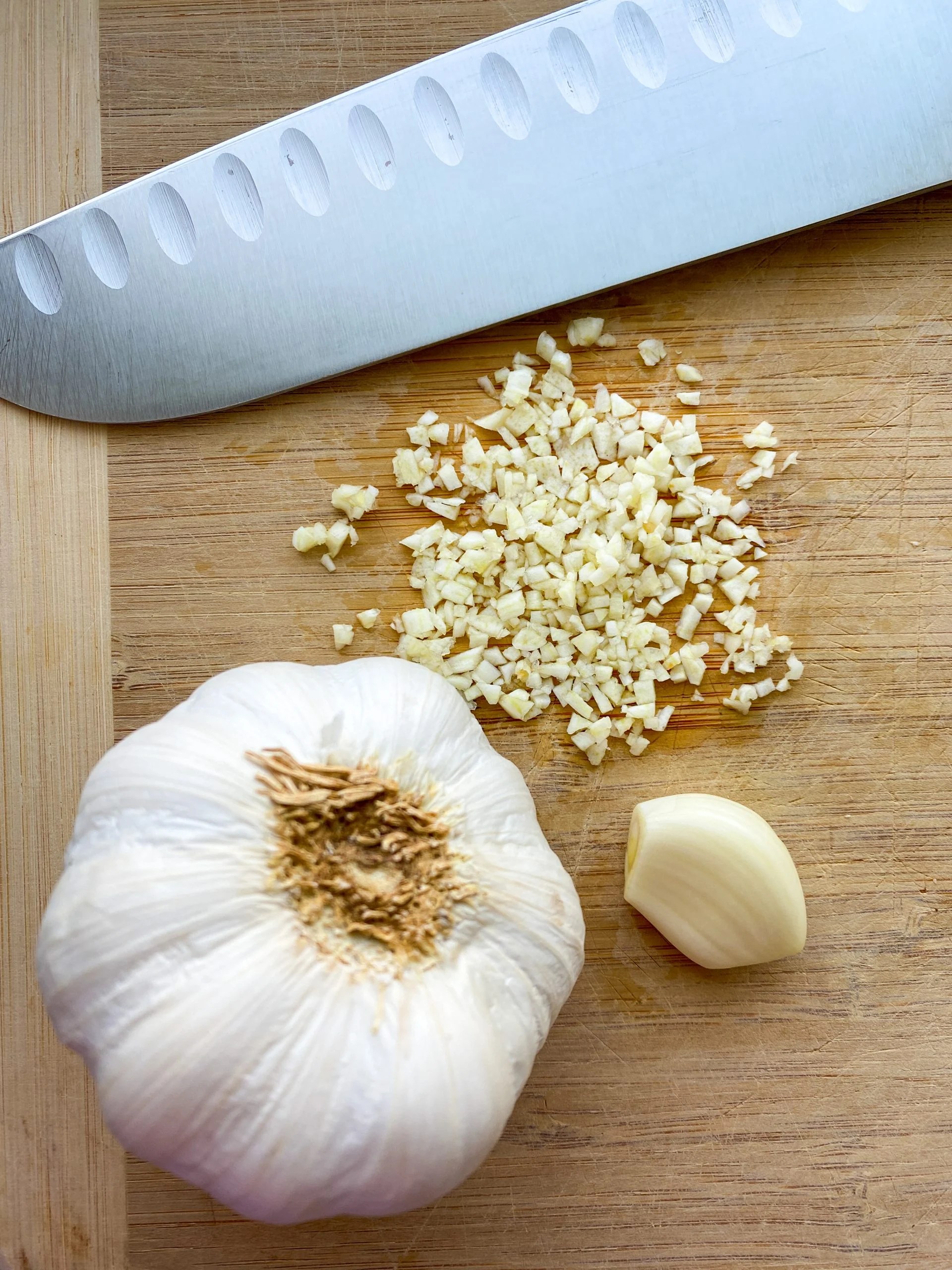 How to Mince Garlic Tastefully Grace