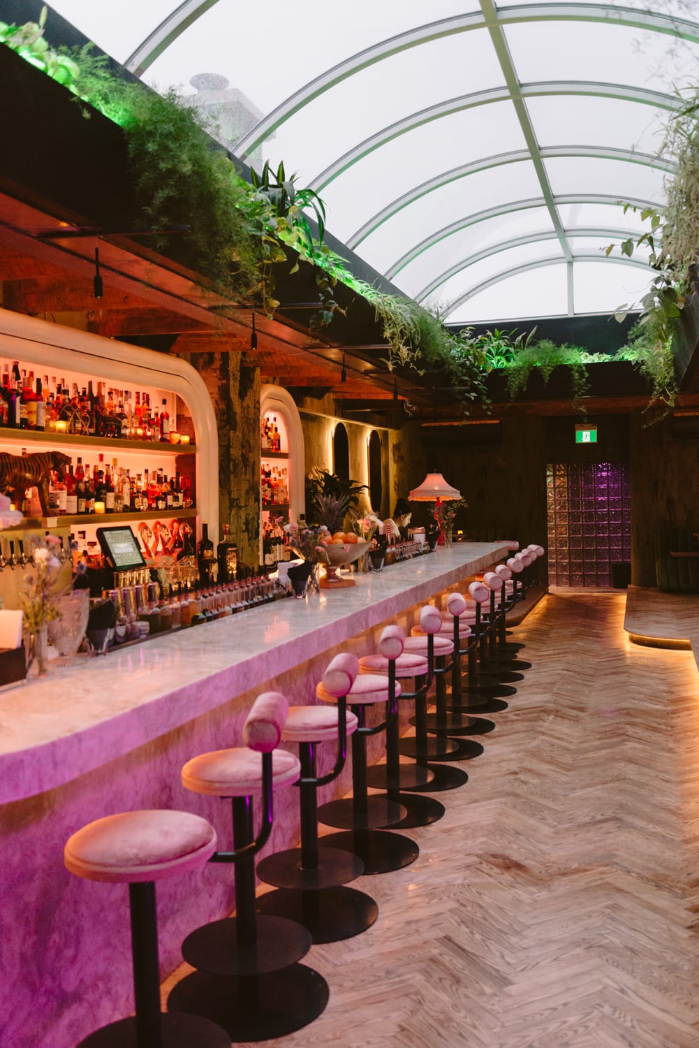 Milky Way Cocktail Bar Superbe bar caché de PointeSaint