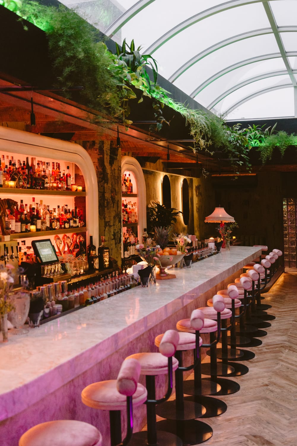 Milky Way Cocktail Bar Superbe bar caché de PointeSaint