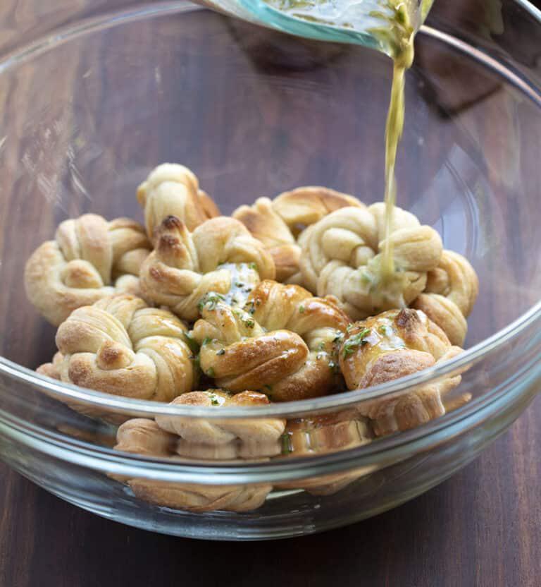 Garlic Knots with Pizza Crust Dough TASTYDONE