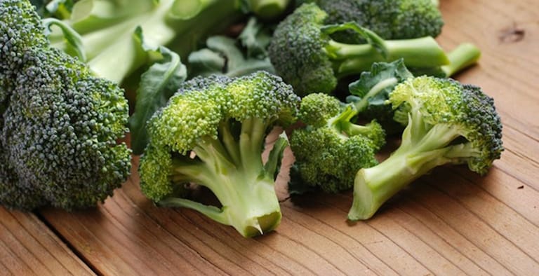 Here's How Long Fresh & Cooked Broccoli Lasts in the Fridge