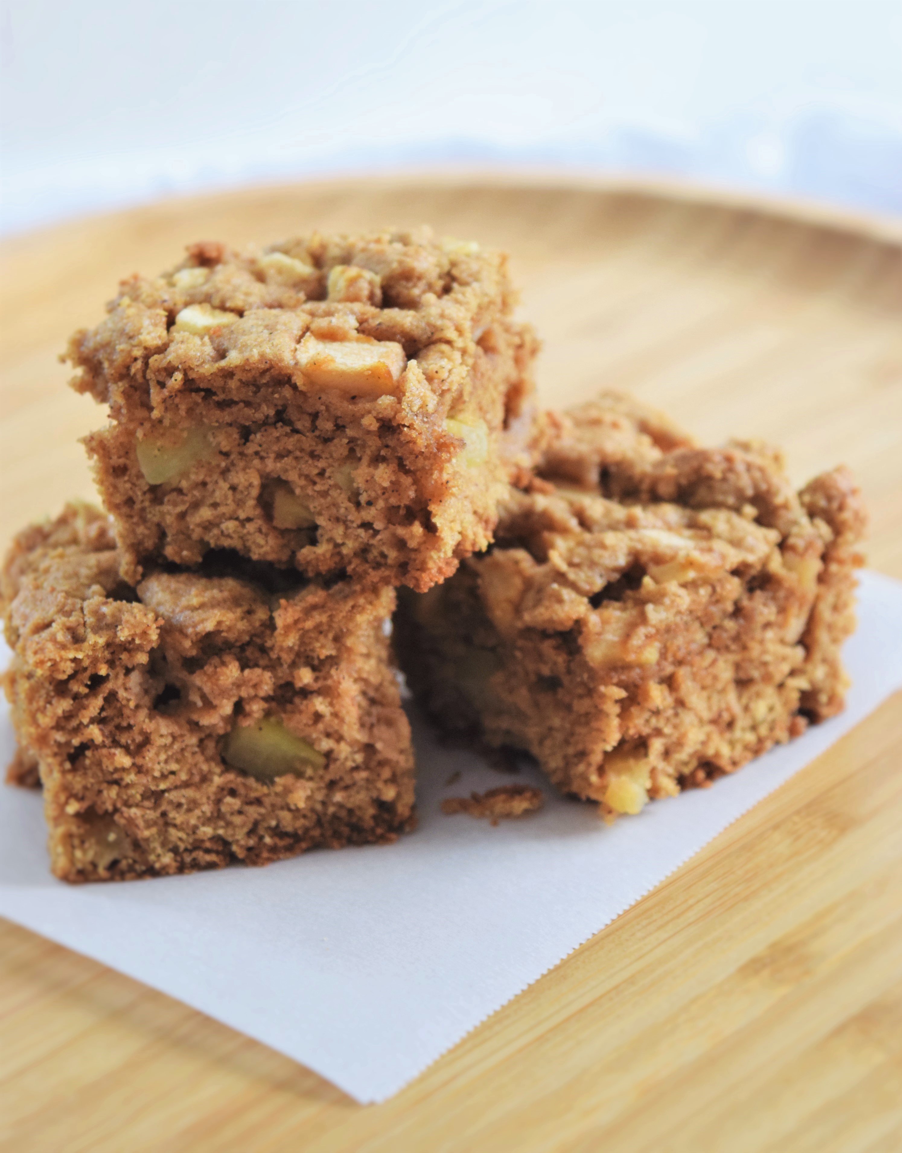 Fresh Lowfat Apple Snack Cake • Tastythin