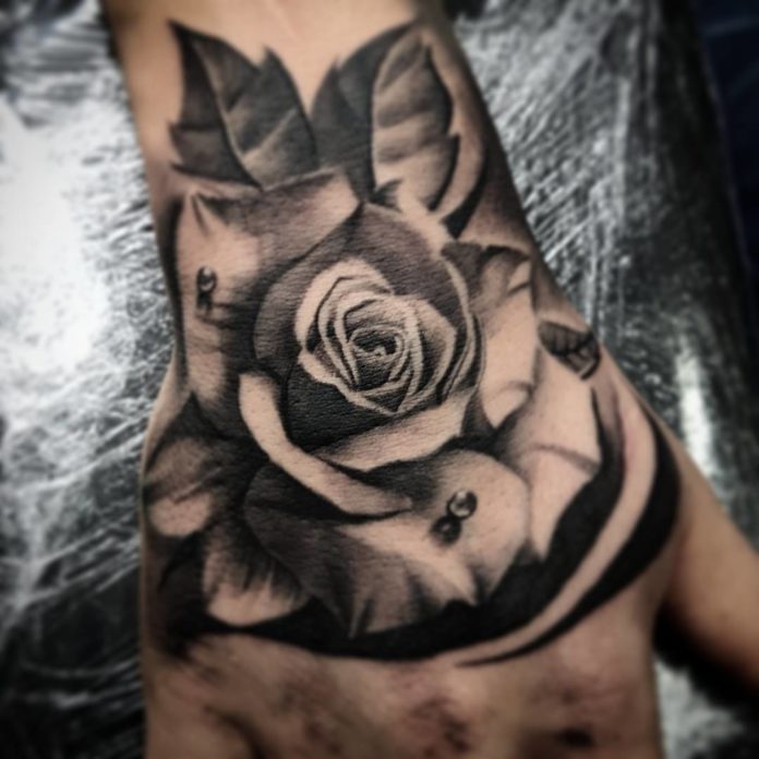Top 100 De Tatouages Sur La Main Pour Homme | Tatouez 696_x_696_jpg