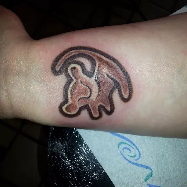 40 Inspiring Hakuna Matata Symbol Tattoos & Its Meaning