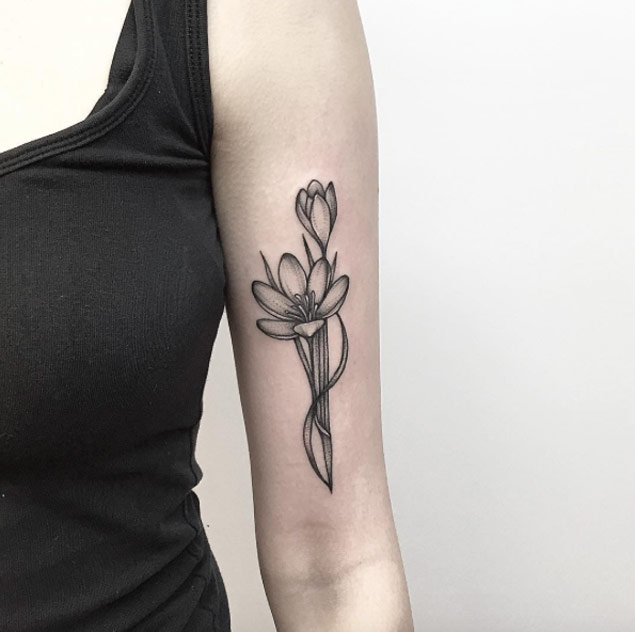 20 Beautiful Black and Grey Ink Floral Tattoos From Sasha Tattooing