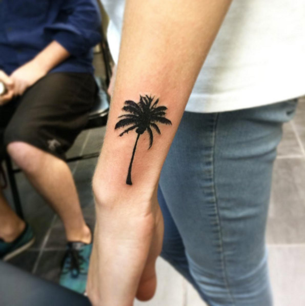 50 Amazing Wrist Tattoos For Men & Women TattooBlend