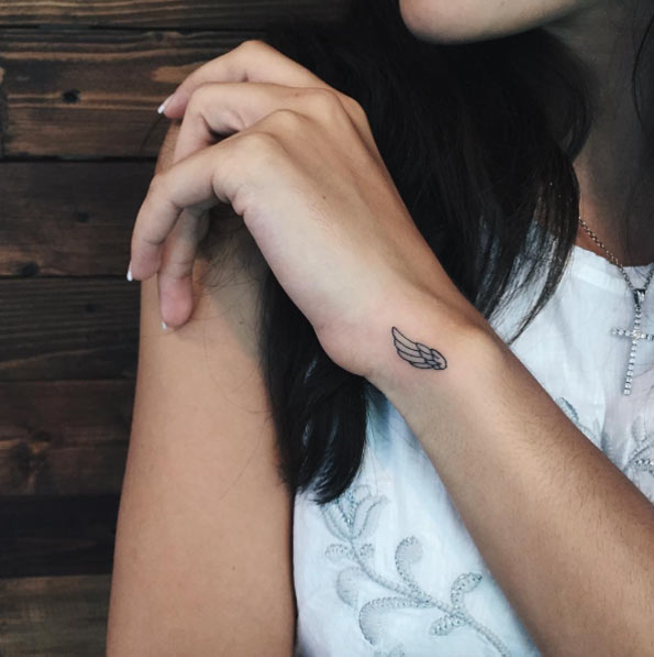 50 Amazing Wrist Tattoos For Men & Women TattooBlend