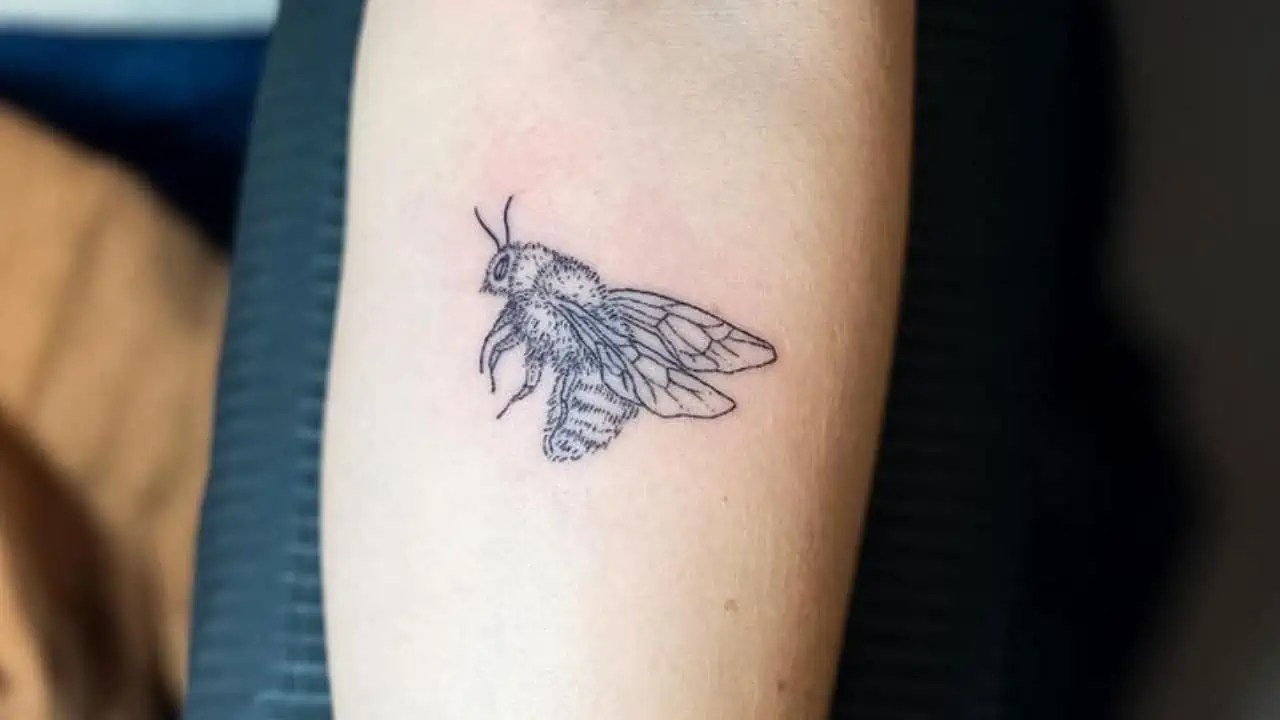 70 Cute and Small Bumble Bee Tattoo Ideas in 2023