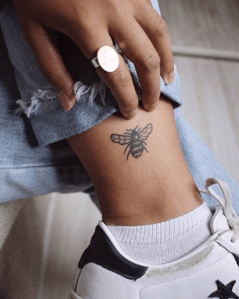 150+ Beautiful Bee Tattoos Designs With Meanings (2022) - Tattoosboygirl 1000_x_800_png