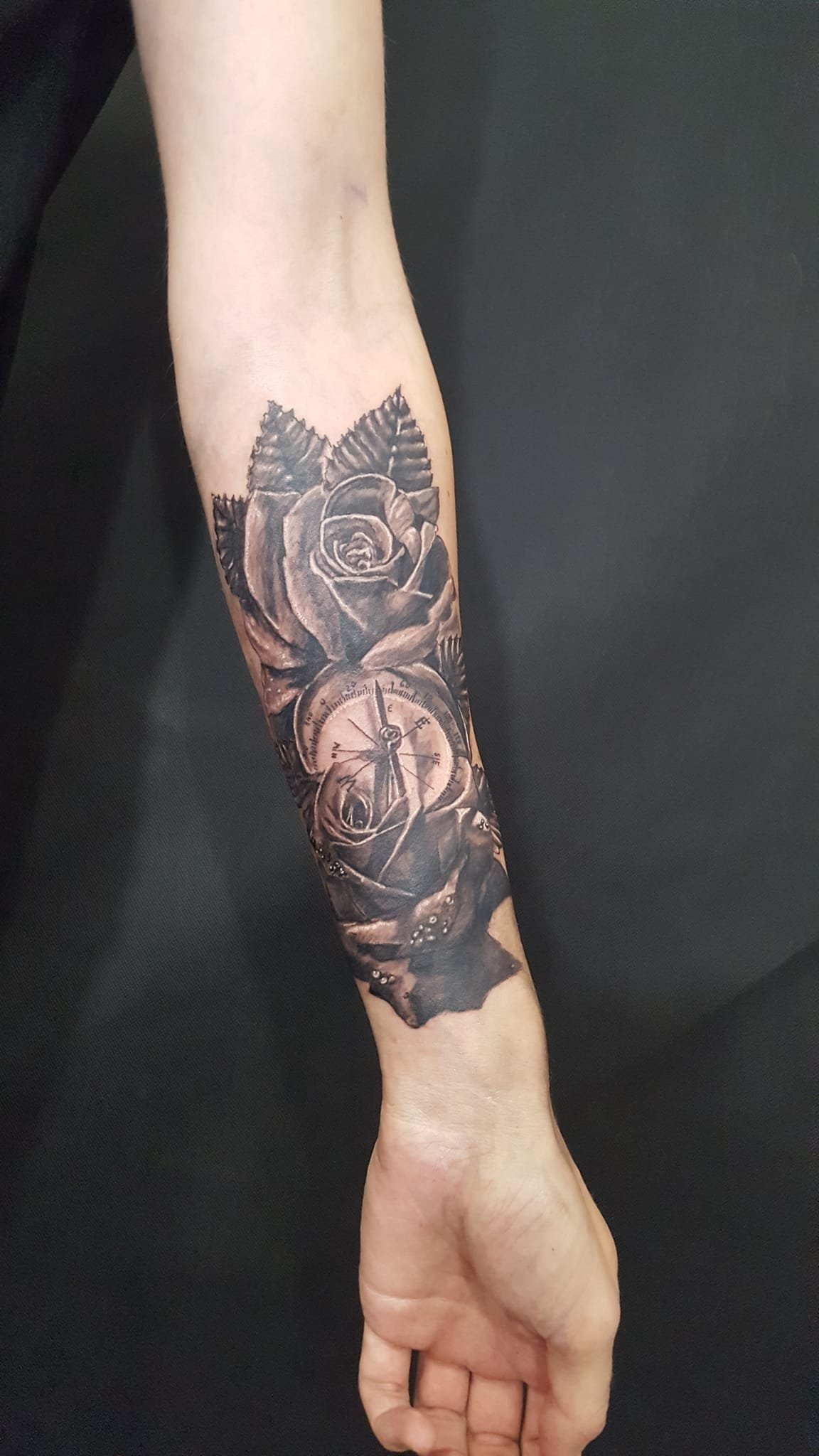 Share 64+ rose thumb tattoos best in.cdgdbentre