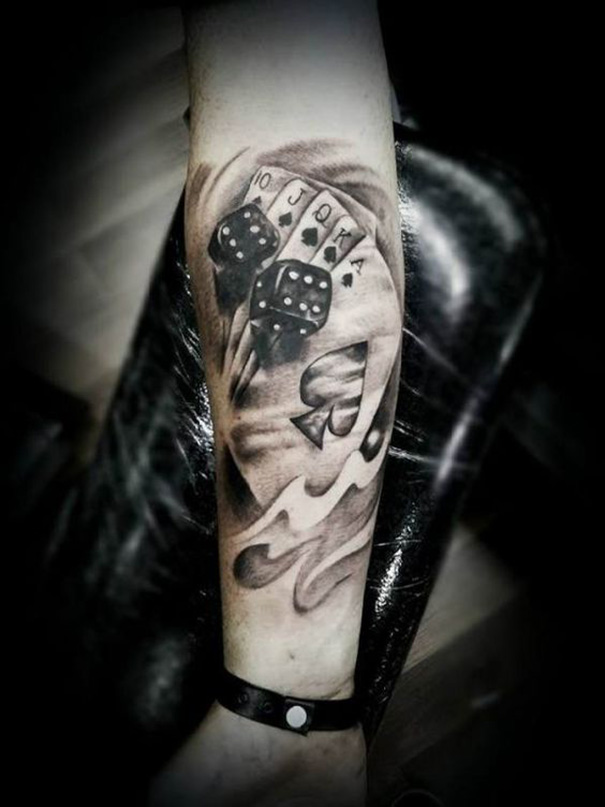 Ideias e Significados da Tatuagem de Jogo » Tatuagens HD Cartões de jogo Desenhos de tatuagem e significado » Tatuagens HD