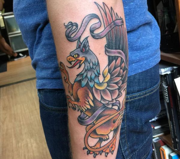 15 desenhos de tatuagem de grifo místico com significados » Tatuagens HD 15 desenhos de tatuagem de grifo místico com significados » Tatuagens HD