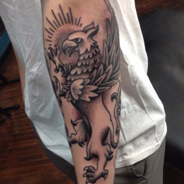 15 desenhos de tatuagem de grifo místico com significados » Tatuagens HD 15 desenhos de tatuagem de grifo místico com significados » Tatuagens HD