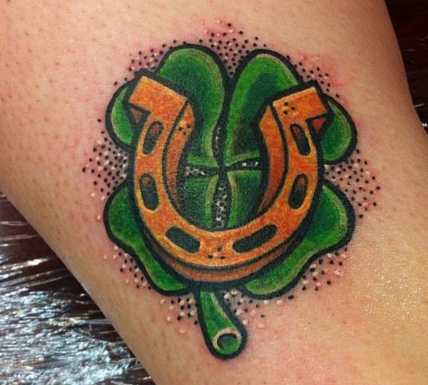 Trevo 4 folhas sorte Tatuagem Feminina Pinterest 15 raras tatuagens de trevo de quatro folhas e seu significado