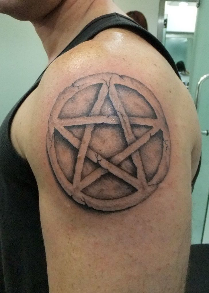 Pentagram Tattoo Significado y 33 geniales ejemplos