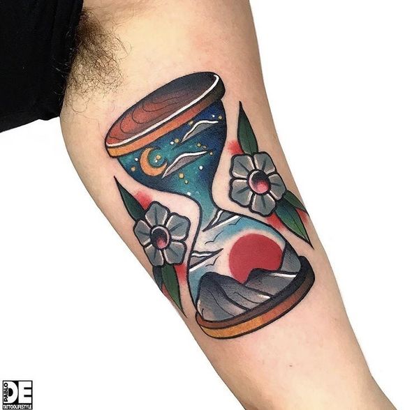 45 Diseños De Tatuaje De Reloj De Arena Con Simbolismo | Tatuajeclub.com 588_x_600_jpg