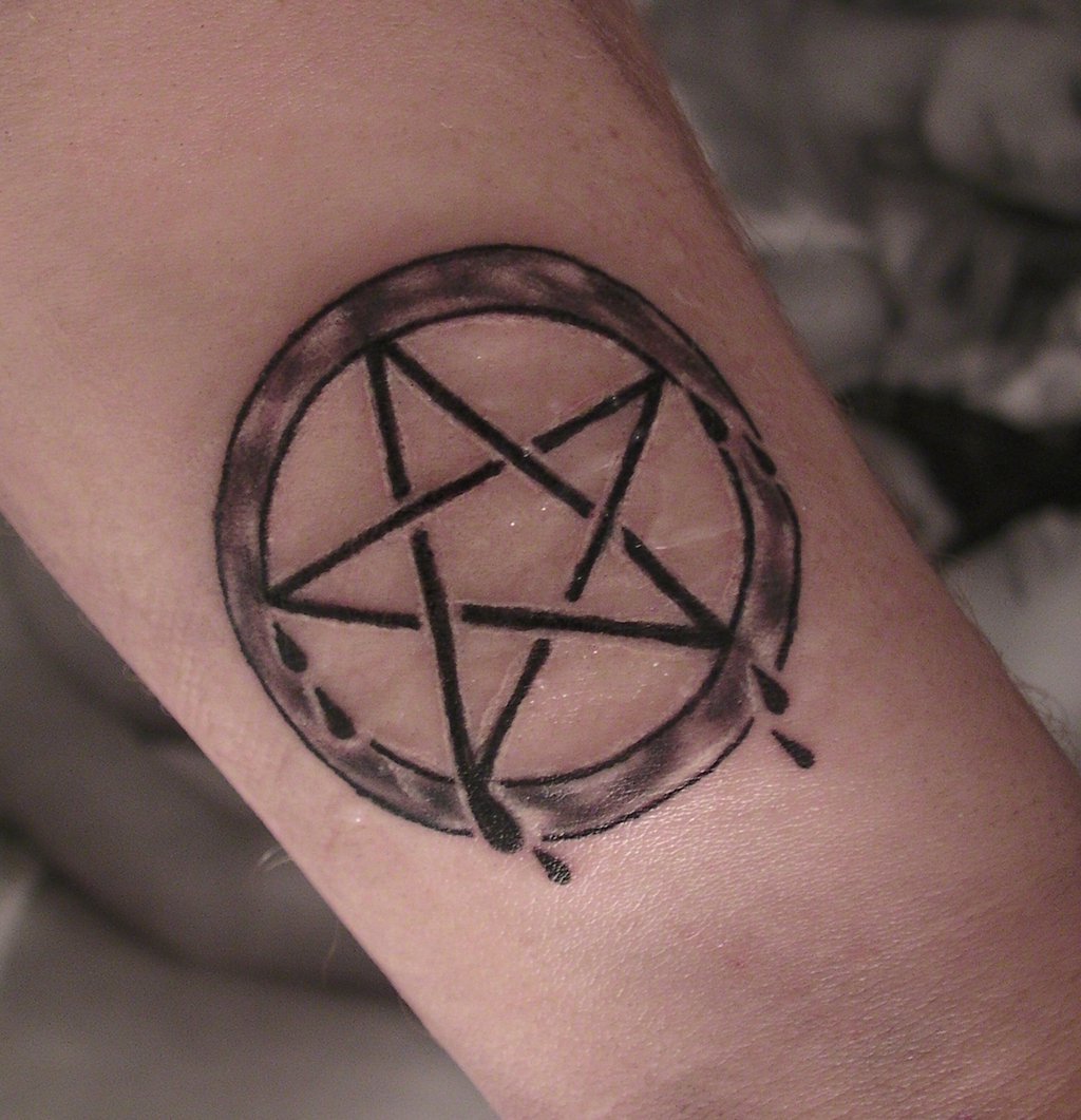 Pentagram Tattoo Significado y 33 geniales ejemplos
