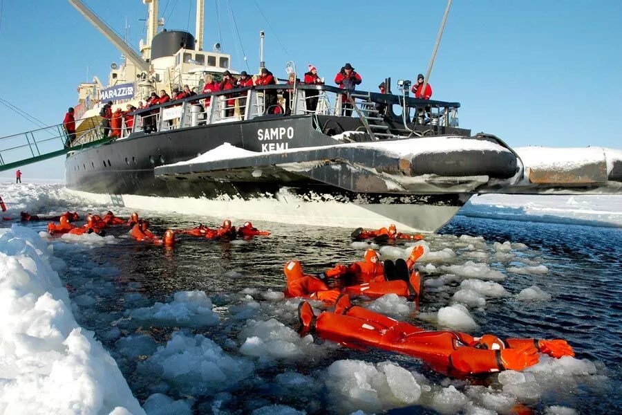 Sampo Icebreaker cruise from Rovaniemi Taxari Travel Agency Lapland