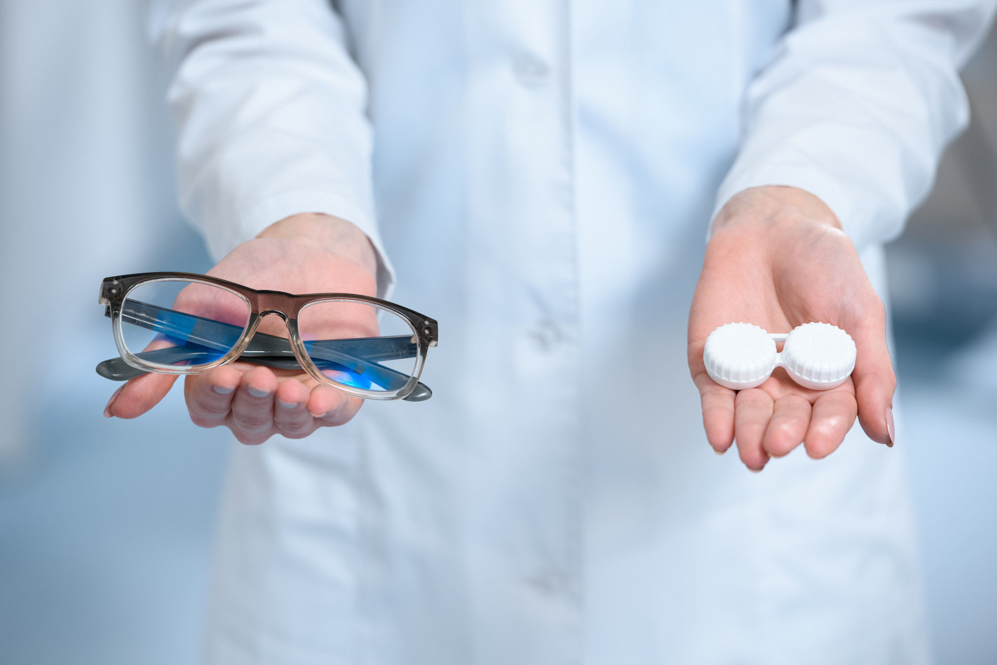Glasses vs. Contacts Your Eyewear Options