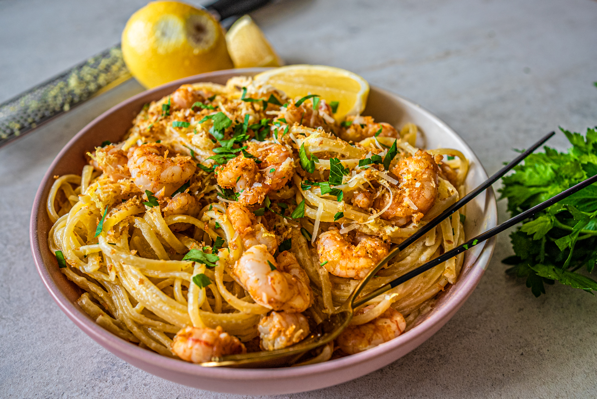 CREAMY LEMON AND GARLIC PRAWN LINGUINE Taylah's Kitchen