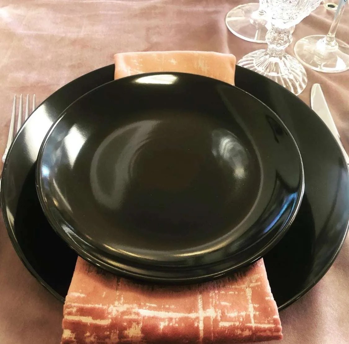 Black Stoneware Dinner Plate 10.5" Rental Taylor Rental Party Plus