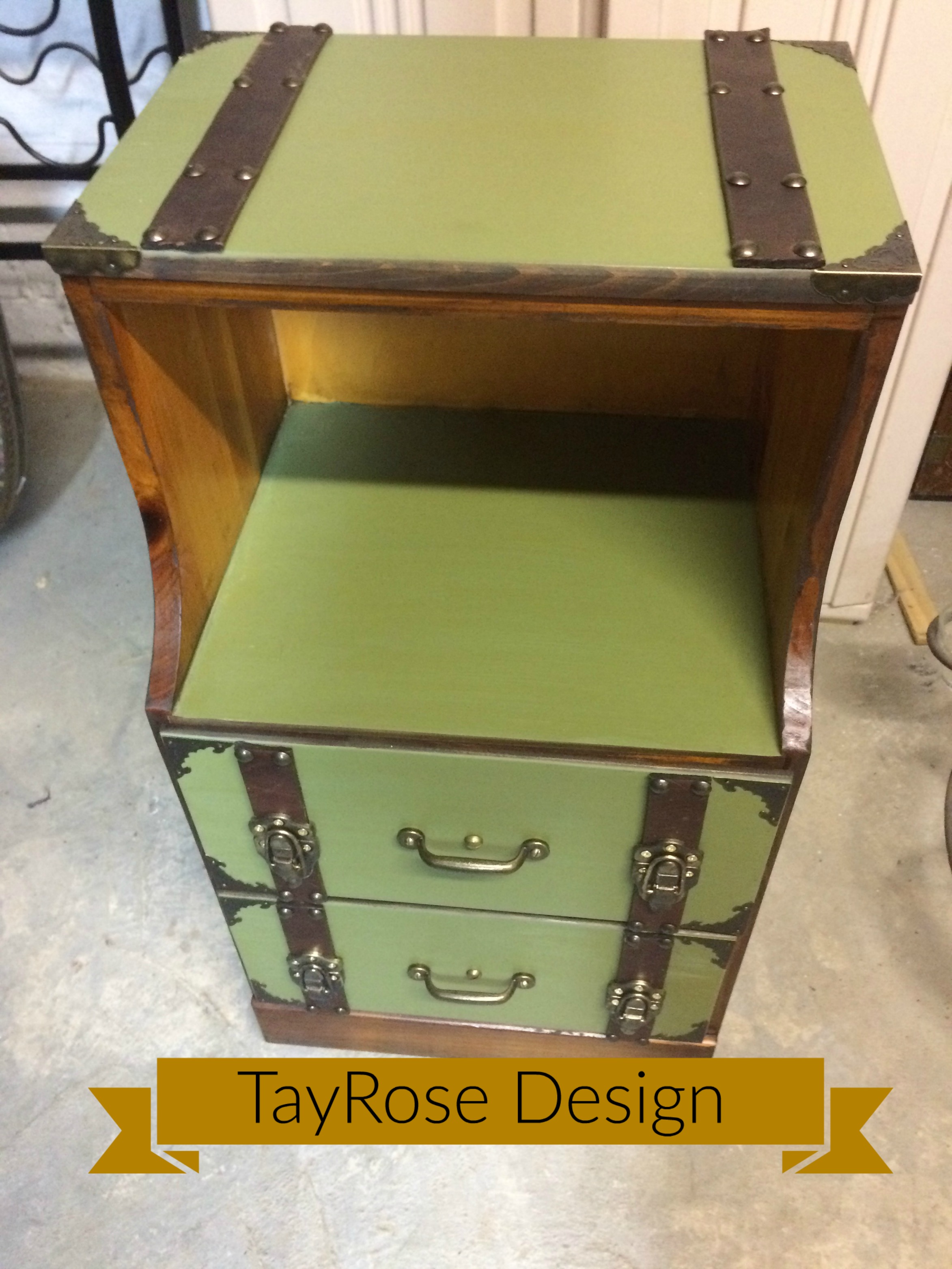 TayRose Design interior design Create a "trunk" inspired look for a