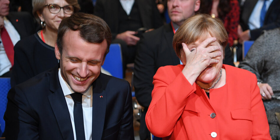 Eröffnung der Frankfurter Buchmesse Macron spricht, Merkel lächelt