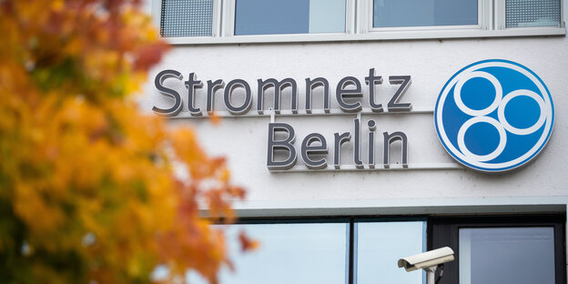 Vattenfall stößt ab Berlin fischt sich das Netz taz.de