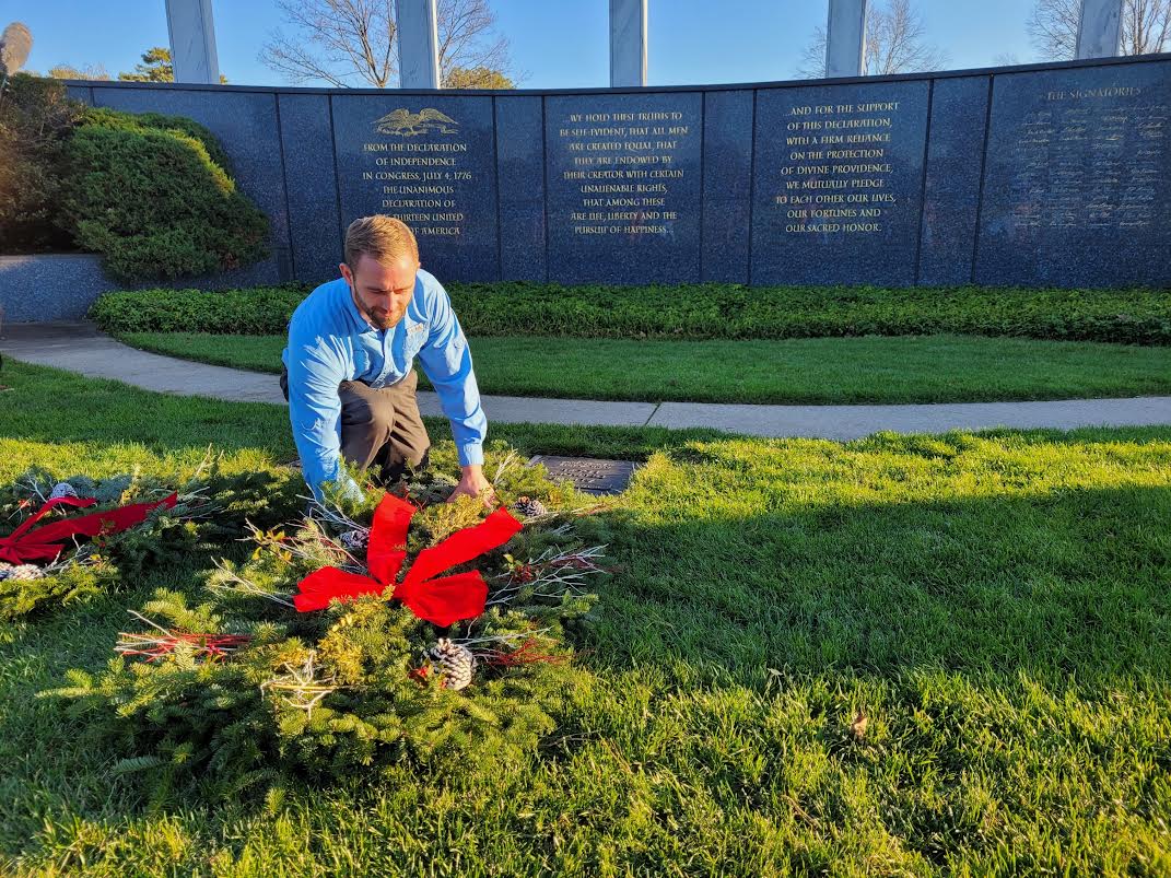 Pinelawn families adorn loved one’s memorials with environmentally