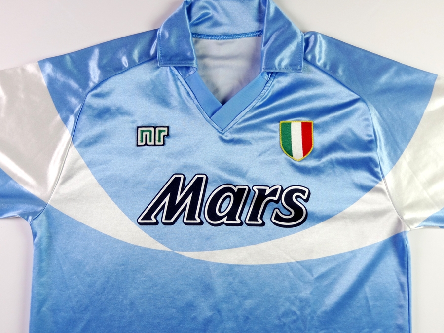 Napoli Trikot / Gonzalo Higuains NapoliTrikot brennt nach Abgang zu