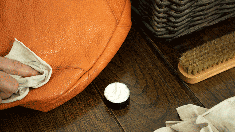 Natural methods for cleaning a leather bag