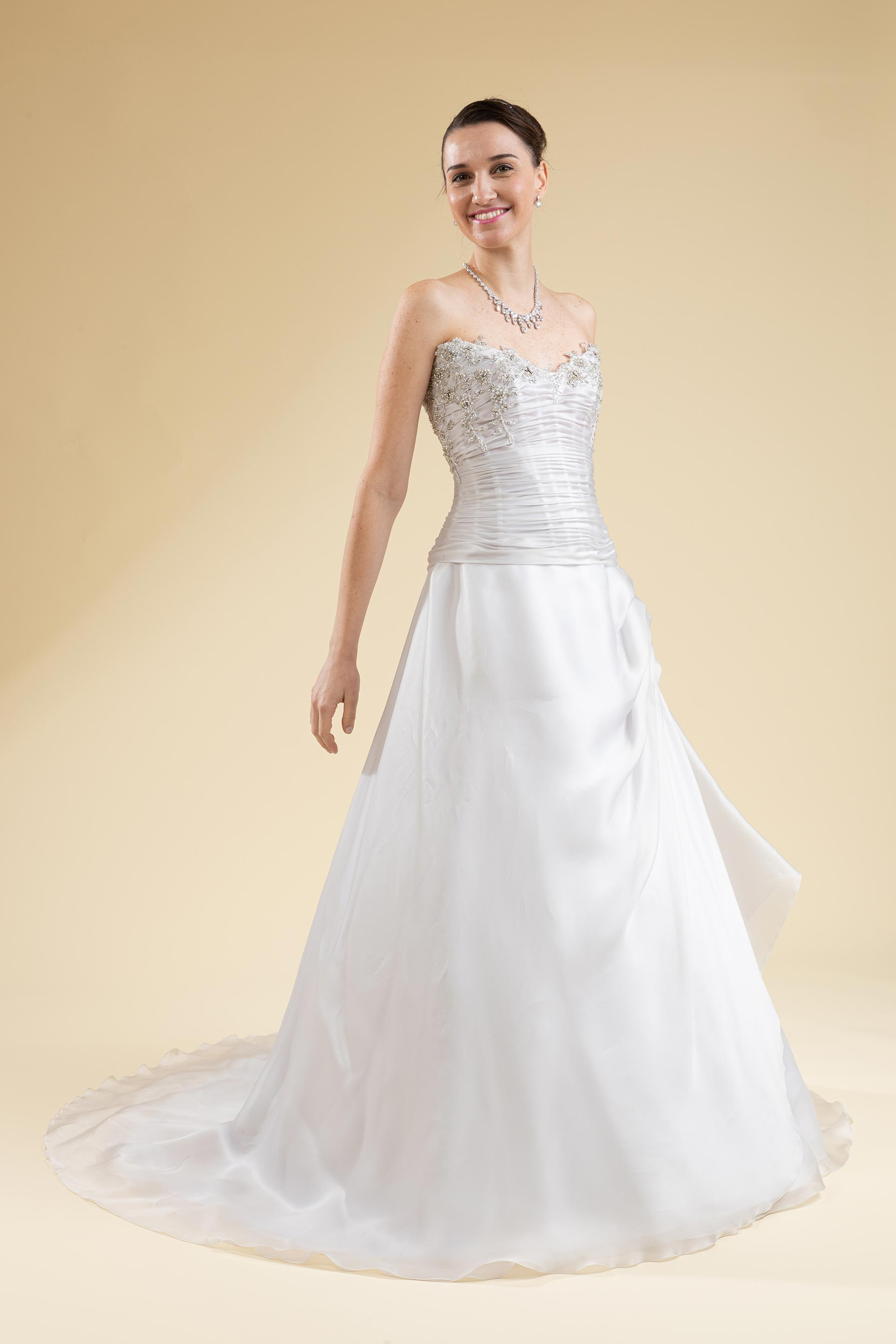 Abito Sposa Drappeggiato In Organza Di Seta. | Favole | Abiti Da Sposa E Da Cerimonia Con Sartoria