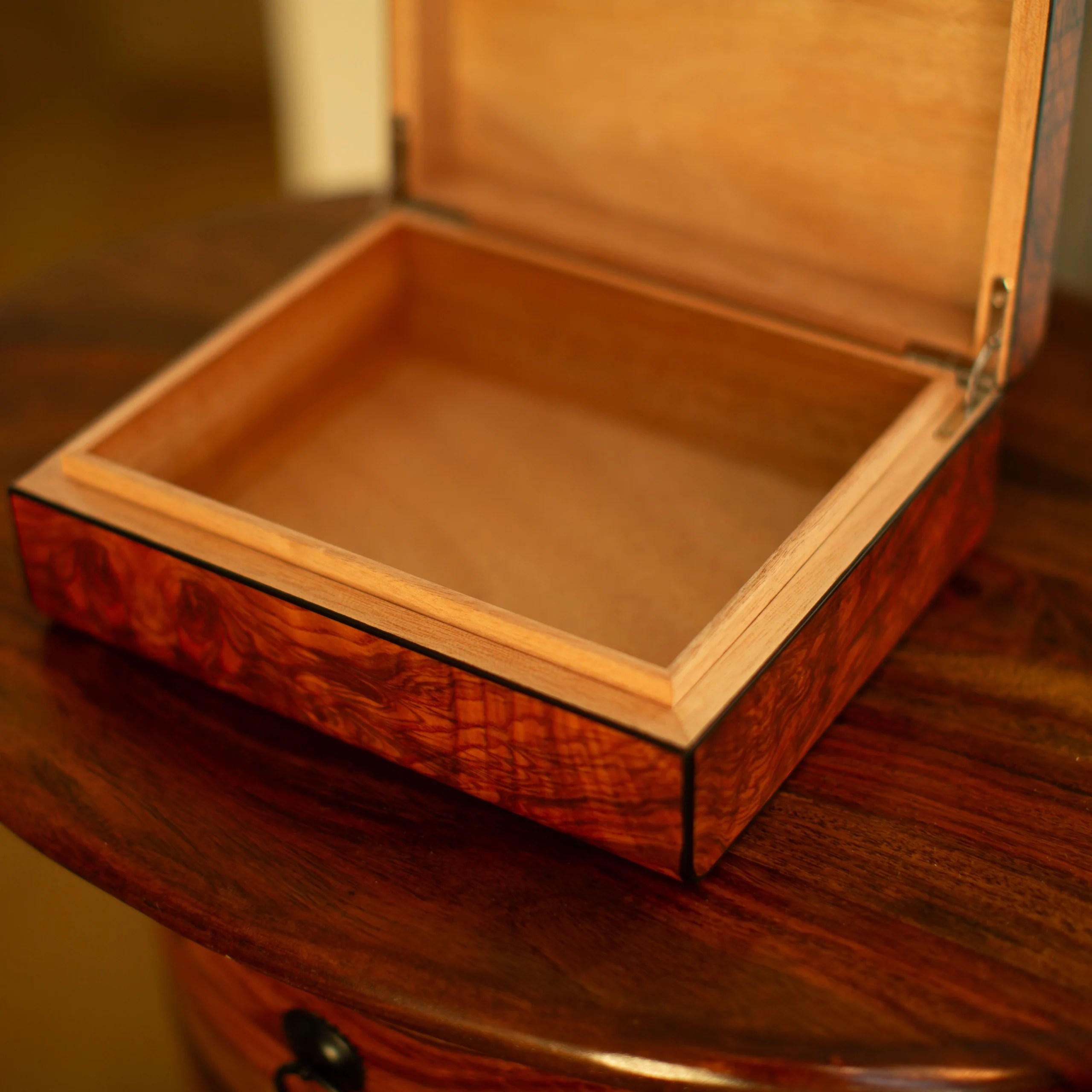 Wood Finish Cigar Humidor with Humidity Control