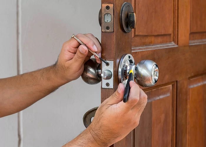 Ouvrir une porte bloquée à Vertou