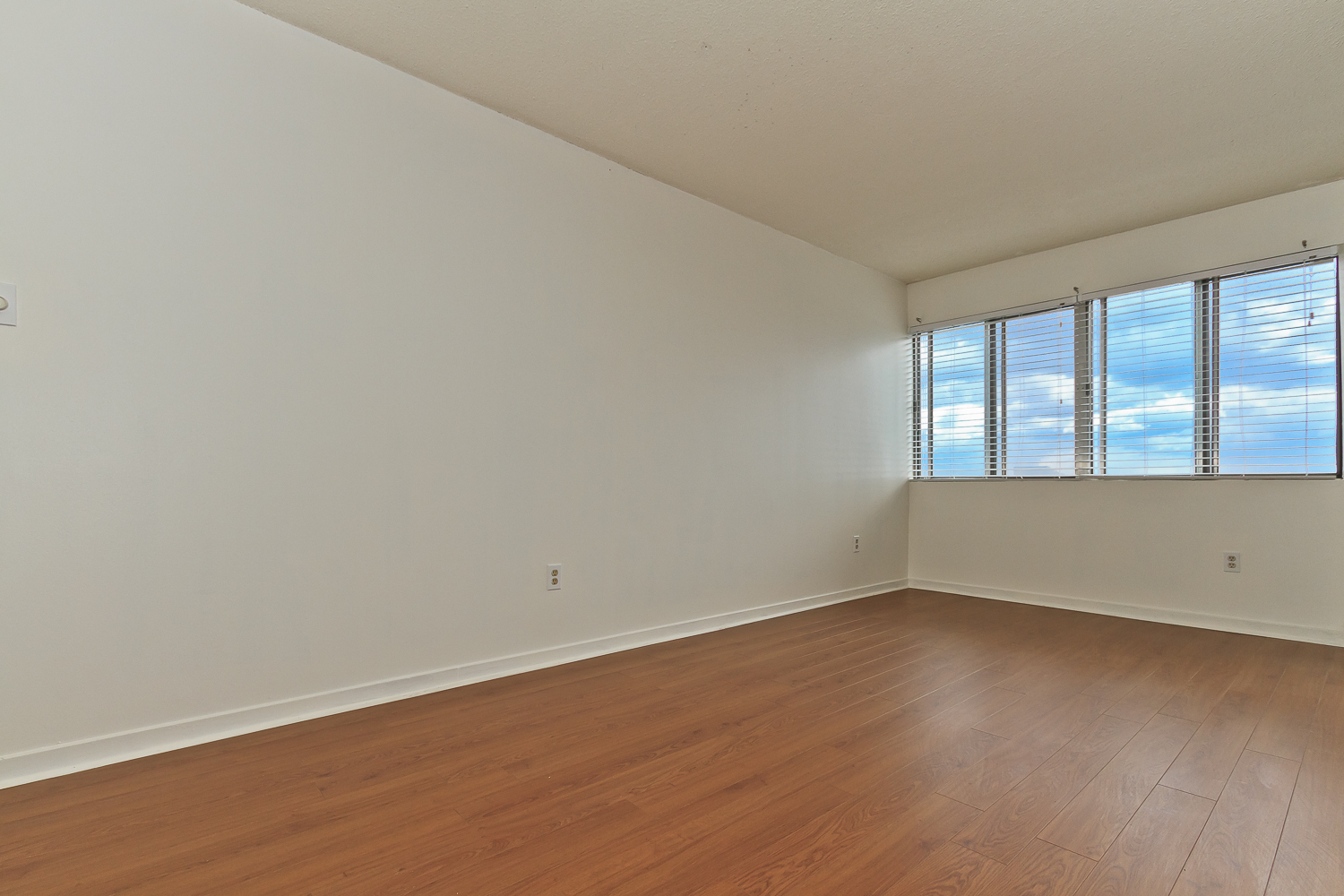 50 Elm Drive East 1709, Mississauga The Tanya Crepulja Team