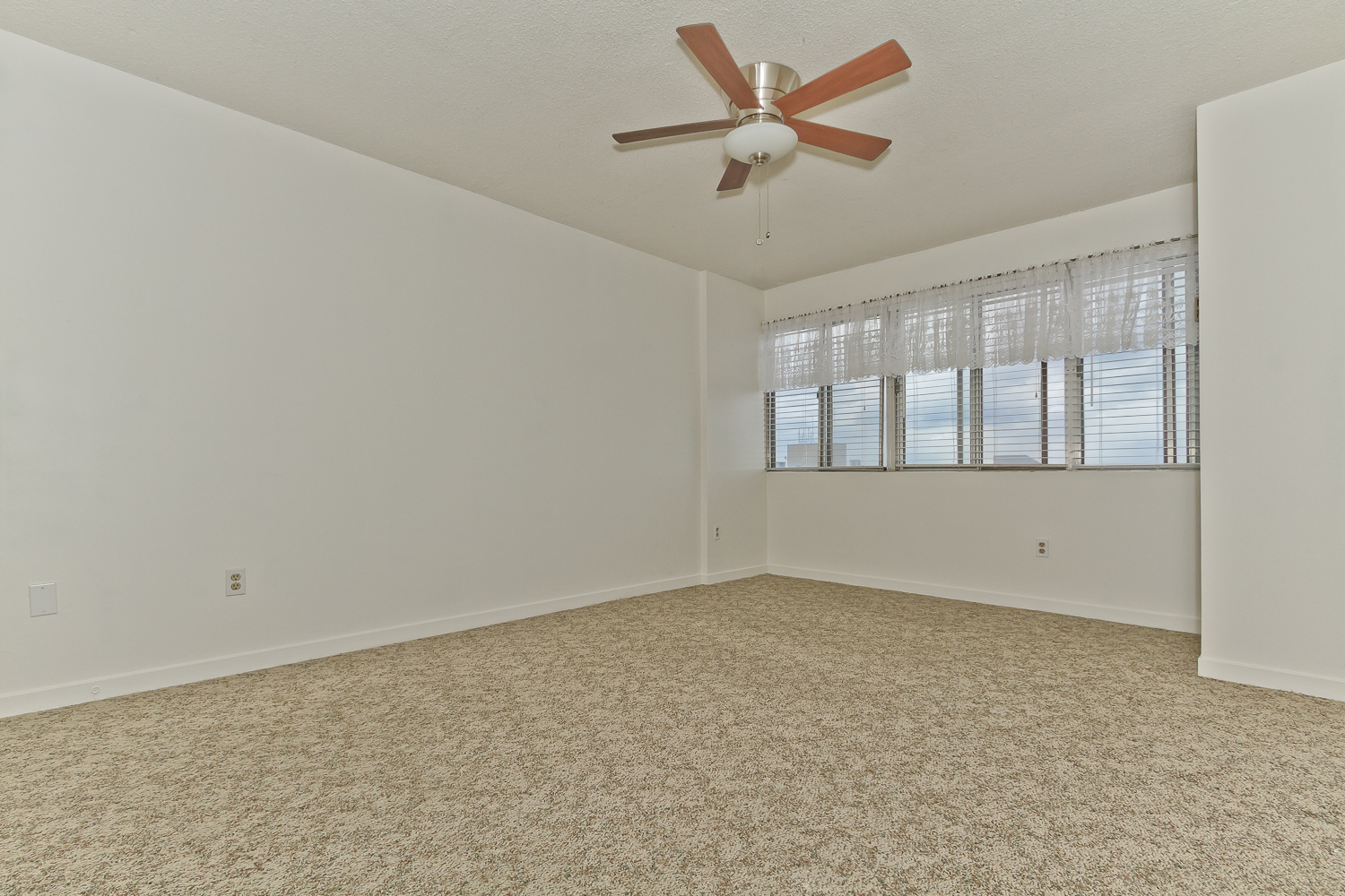 50 Elm Drive East 1709, Mississauga The Tanya Crepulja Team