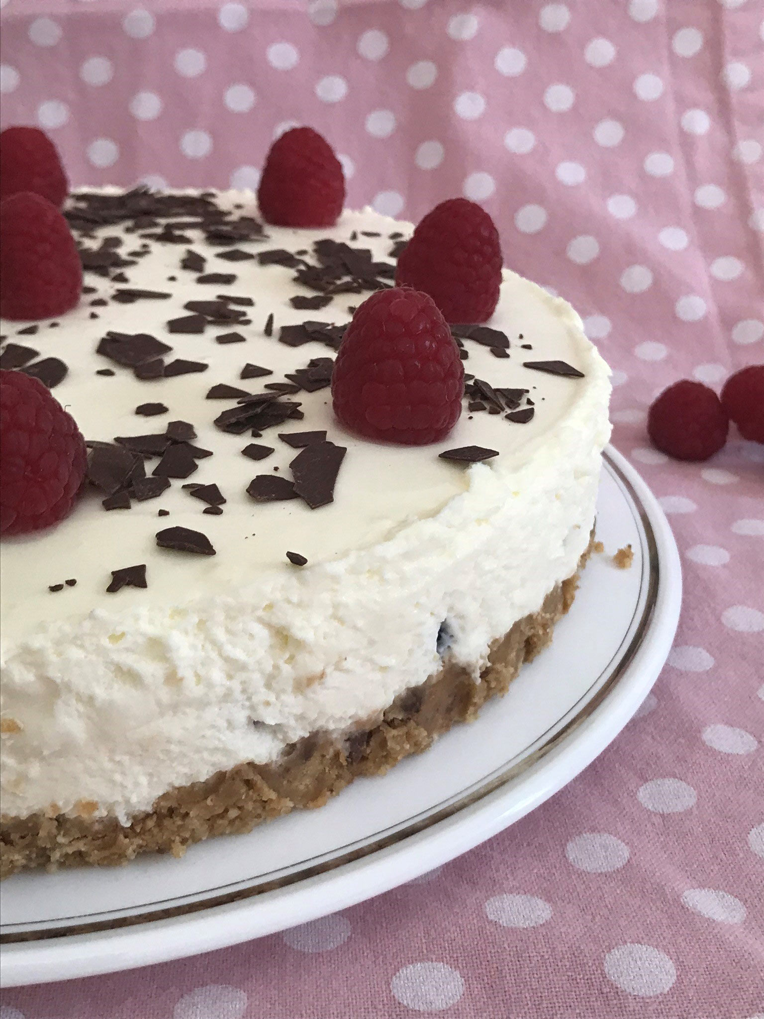 Panna Cotta Kuchen mit Himbeeren für den Kühlschrank
