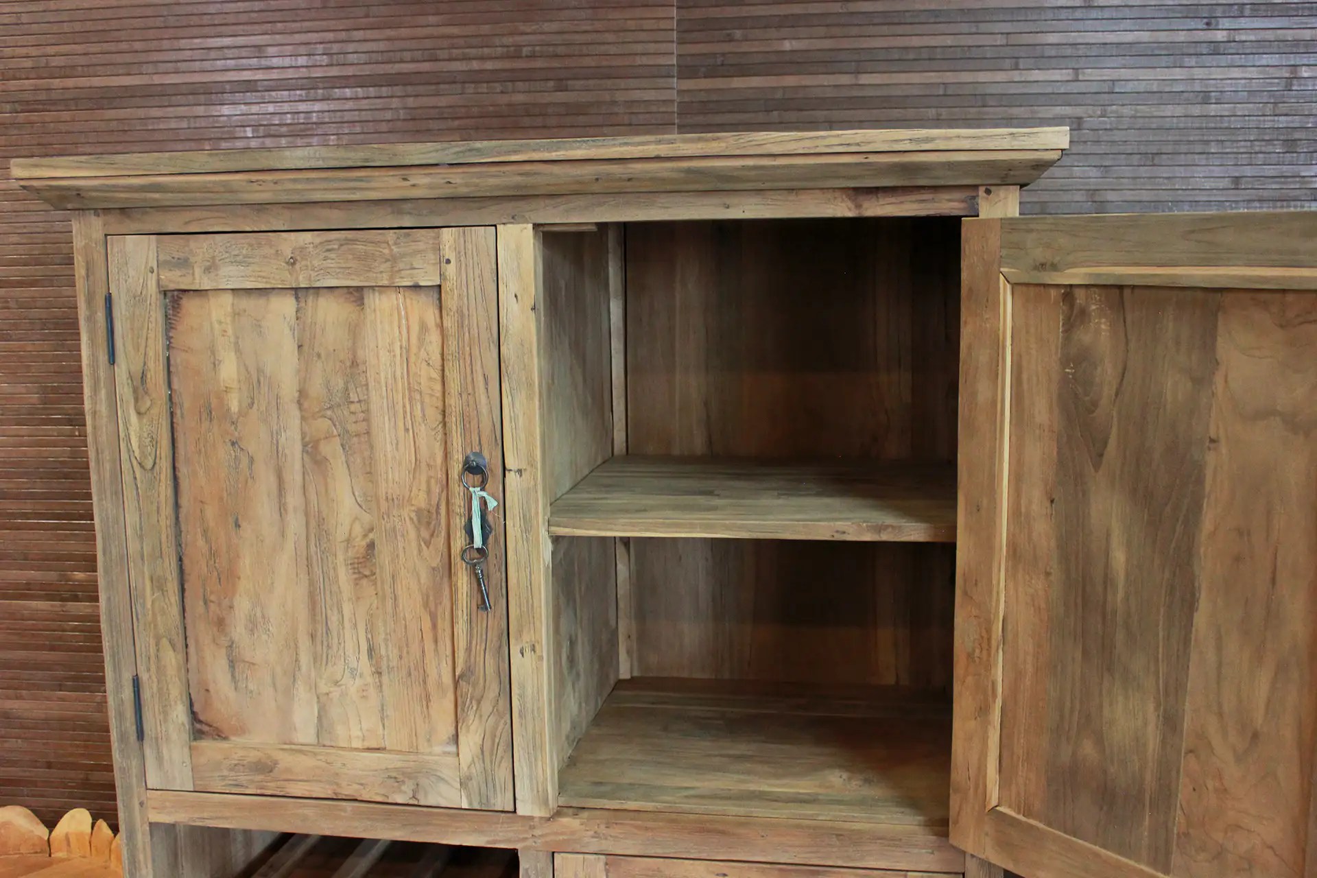 Cuci Pintu Angur 100L Old armoire murale fermée teck