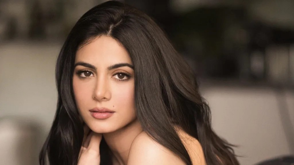 Emeraude Toubia Bio, Age, Net Worth, Height, Nationality, Husband, Father