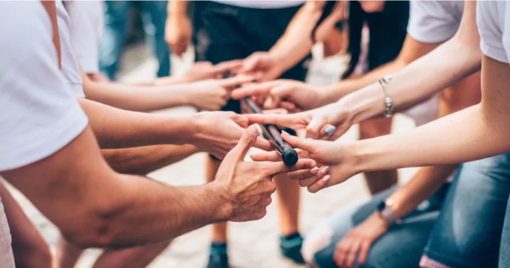 17 Fun Quick Team Building Activities for Your Team