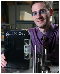 Handheld 'T-ray' device earns first ever lamelson-Rensselaer student prize